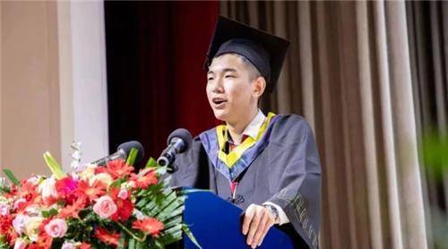 19岁学霸赴美身亡，父亲：我尊重儿子的选择，背后故事引人深思