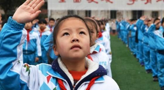 日本的学生有多早熟？打扮化妆都不是事，网友：再次被刷新三观