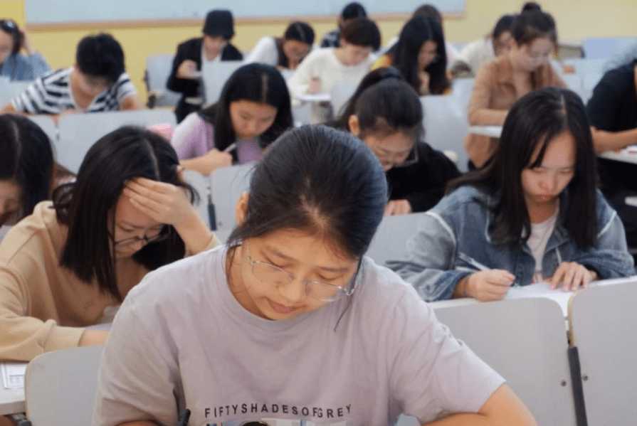 英语“四六级”考试新规，部分大学生失去报名资格，无缘明年考试